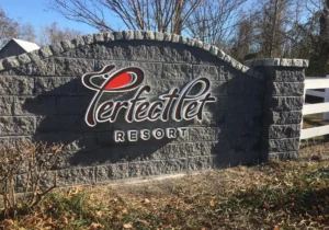 perfect pet resort sign
